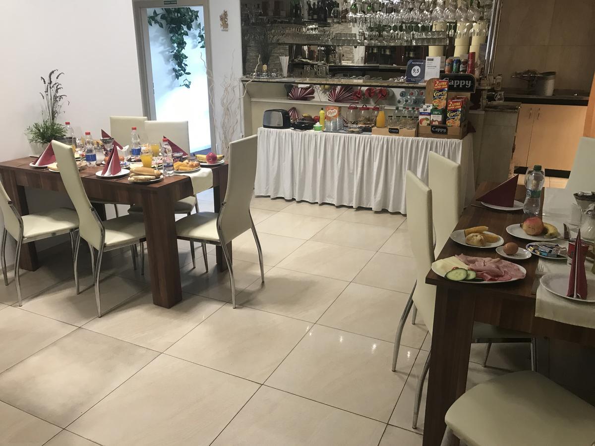 Jičín Hotel Bohemia מראה חיצוני תמונה